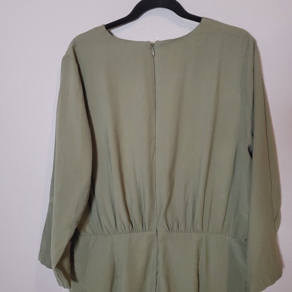 Elizabeth and james olive green soft V-neckline jumpsuit rumper - Picture 9 of 12